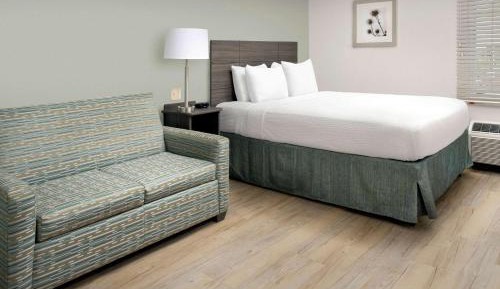 Queen Room with Sofa Bed - Non-Smoking