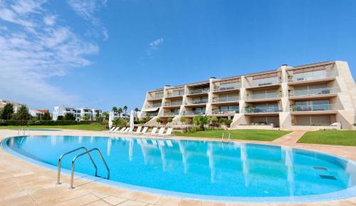 Apartment with Pool View 