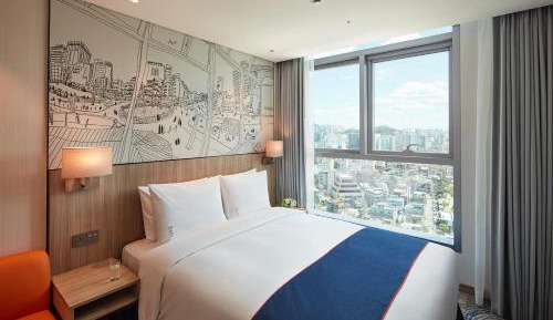 Standard Queen Room with Extra Floor Space - Free Breakfast