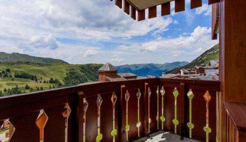 Two-Bedroom Apartment with Mountain View (7 People) - South Side