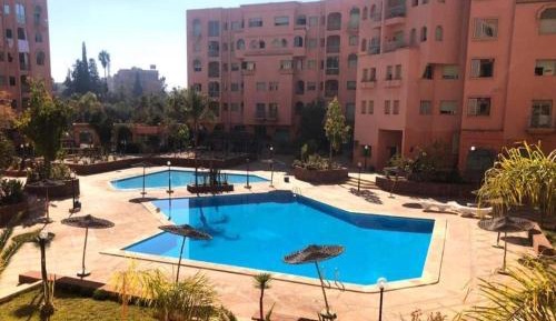 Apartment with Pool View 
