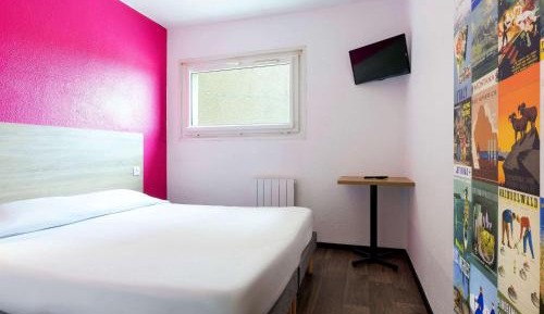 Room with One Double Bed and Bathroom