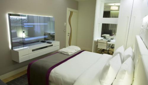 Corner Premium Two-Bedroom Apartment