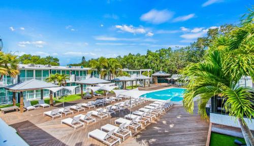 Premium Pool View King Suite