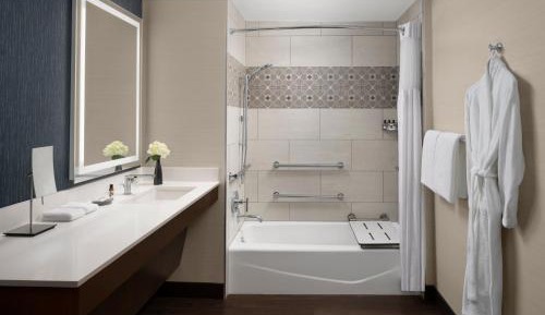 King Room with Accessible Tub - Disability Access