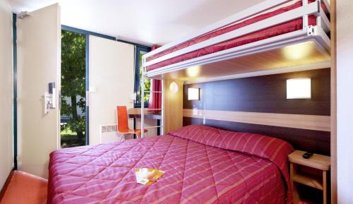 Triple Room (1 Double Bed + 1 Single Bed)