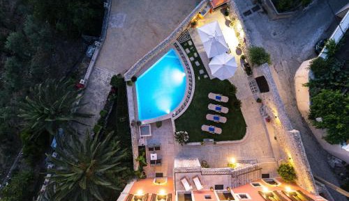 Four-Bedroom Villa with Private Pool and Mountain View