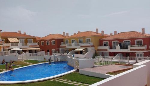 Apartment with Pool View 