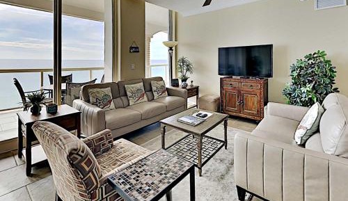 Three-Bedroom Apartment with Ocean View