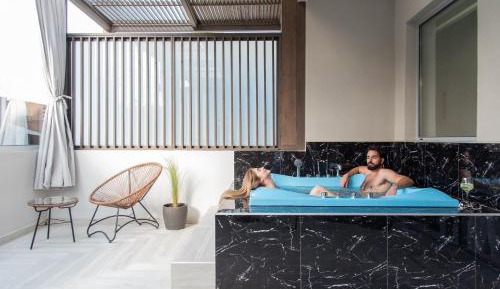 Lydia Deluxe Suite with Hot Tub Outdoor Jacuzzi