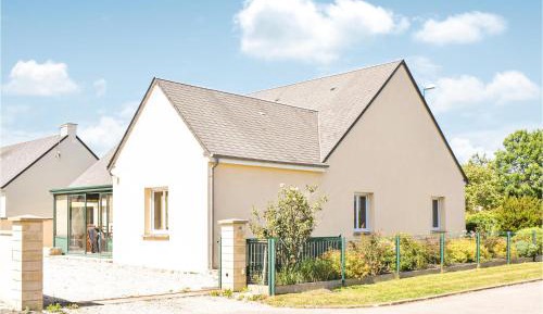 Three-Bedroom Holiday Home 
