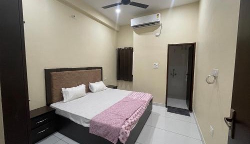 Standard Queen Room