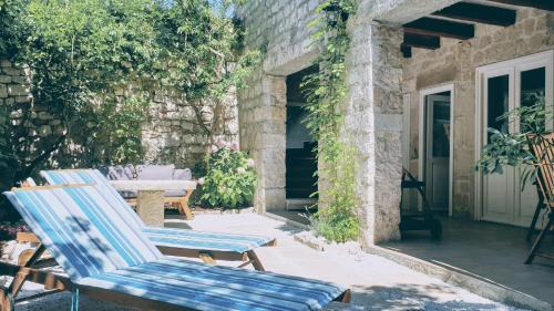 Villa with Garden View