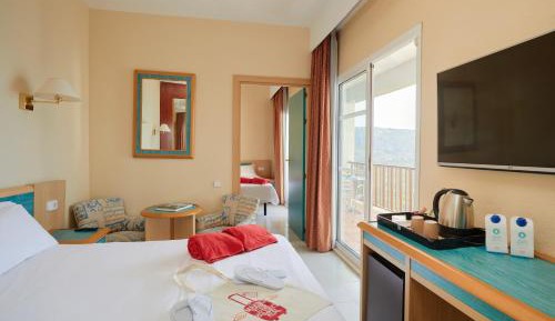 Family Room with View (2 Adults + 2 Children)