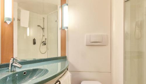 Standard Room with 1 Double and 1 Single Bed