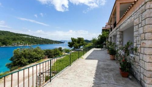 One Bedroom Apartment with Sea View