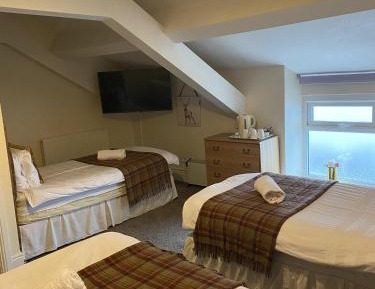 Quadruple Room with Private Bathroom