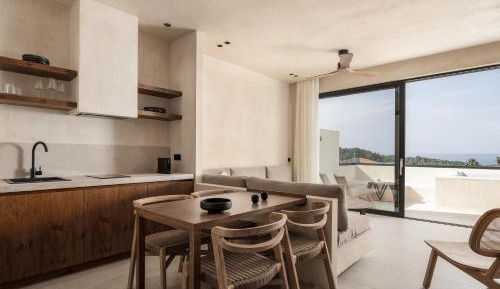 Panoramic Suite with Hot Tub