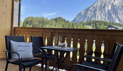 Apartment with Mountain View