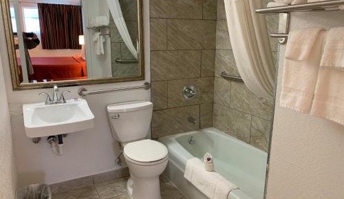 Queen Room - Disability Access - Non-Smoking