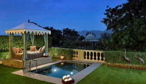 Flamingo Signature King Room with Plunge Pool - Enjoy 15% discount of Food & soft beverage and spa, 4 pcs of Laundry