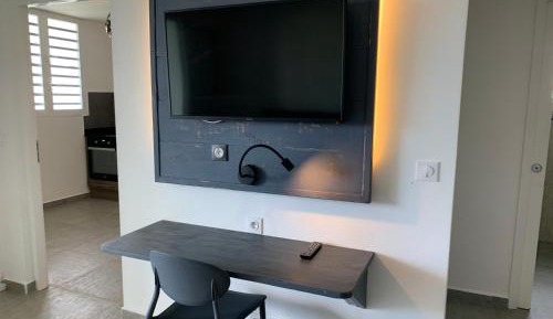 Deluxe Studio