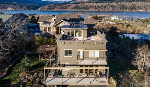 Four-Bedroom Holiday Home