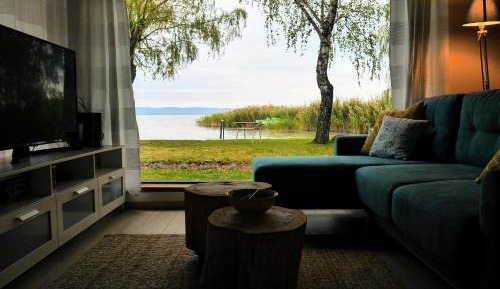 Apartment with Lake View