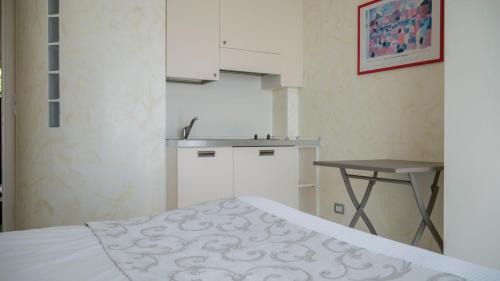 Comfort One-Bedroom Apartment with Sea View 
