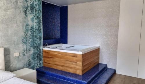 King Room with Spa Bath