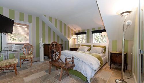 Deluxe Queen Room