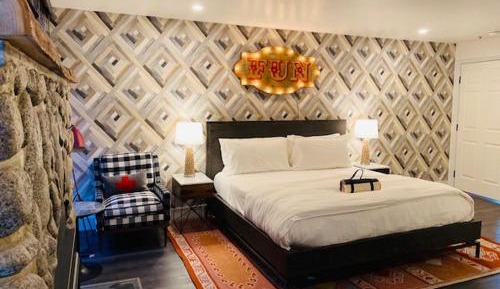 Deluxe King Room