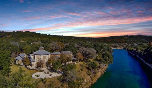 Four-Bedroom Holiday Home