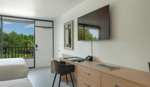 Deluxe Double Queen Room 