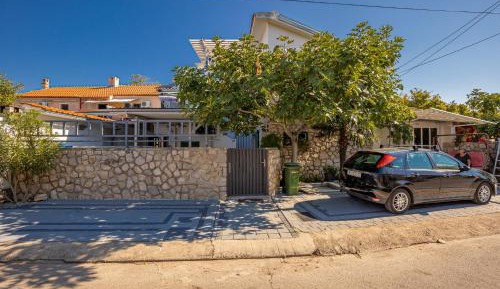 One-Bedroom Apartment with Sea View