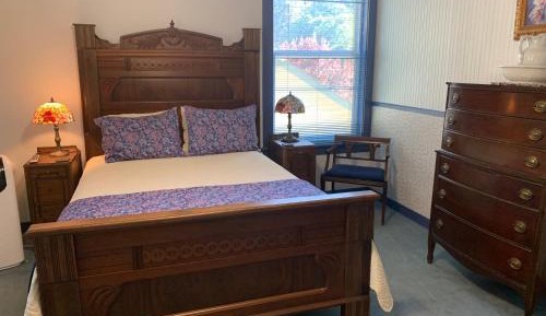 Queen Room with Shared Bathroom