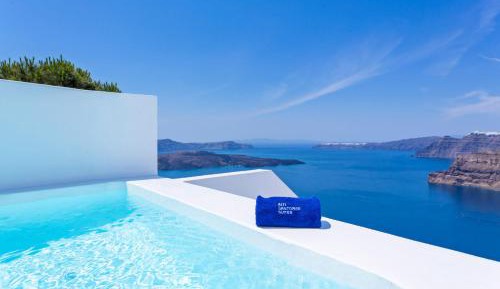 Red Suite with Heated Plunge Pool and Caldera View