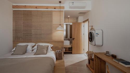 King Room with Mountain View