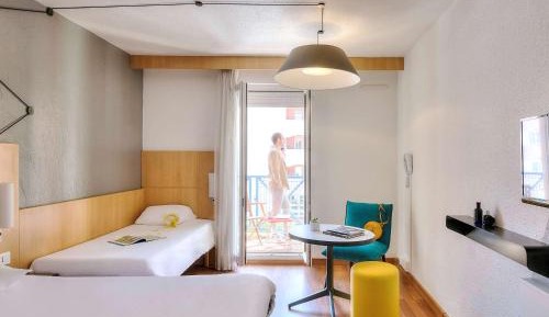 Standard Room with One Double Bed and One Single Bed