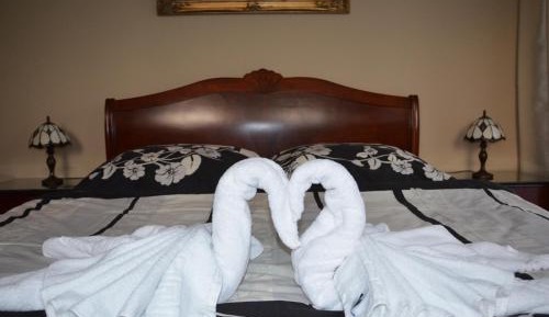 Double Room with Balcony and Corner Bath