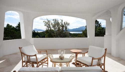 Three-Bedroom Apartment (4 Adults + 2 Children)