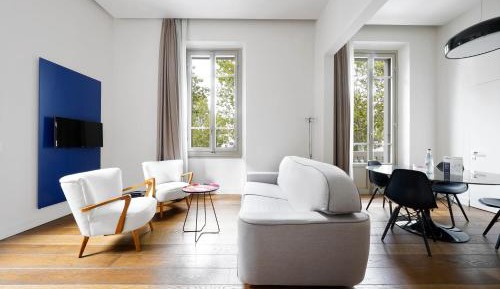 Large 1 Bedroom Apartment with Shared Terrace and Sofa Bed