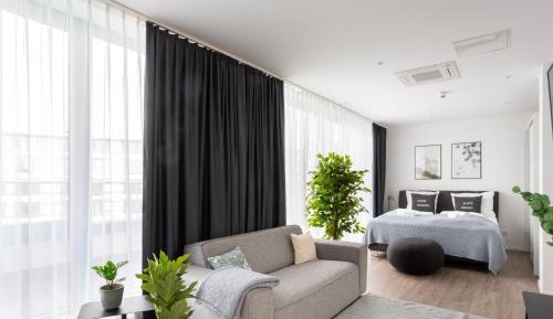 Suite XL with Balcony and Street view