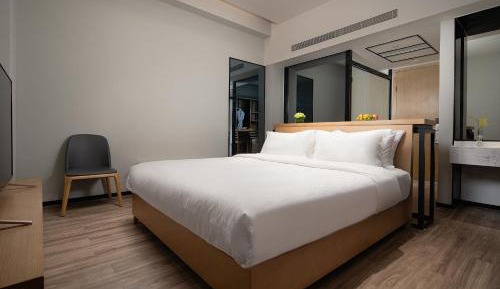 Deluxe Queen Room