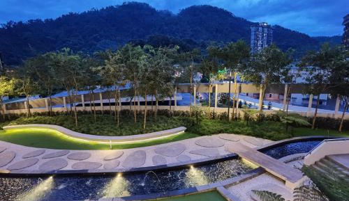 Apartment with Mountain View