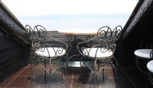 One-Bedroom Suite with Balcony