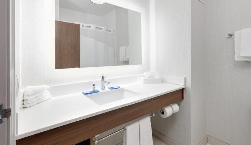 Standard Double Queen Room - Non-Smoking