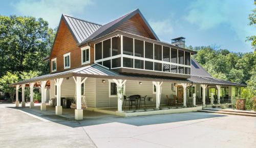 Five Bedroom Holiday Home