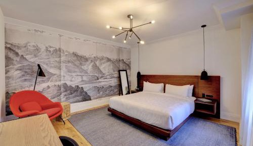 King Room with Roll-In Shower - Disability Access
