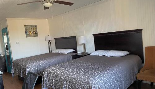 Standard Queen Room with Two Queen Beds - Non Smoking 